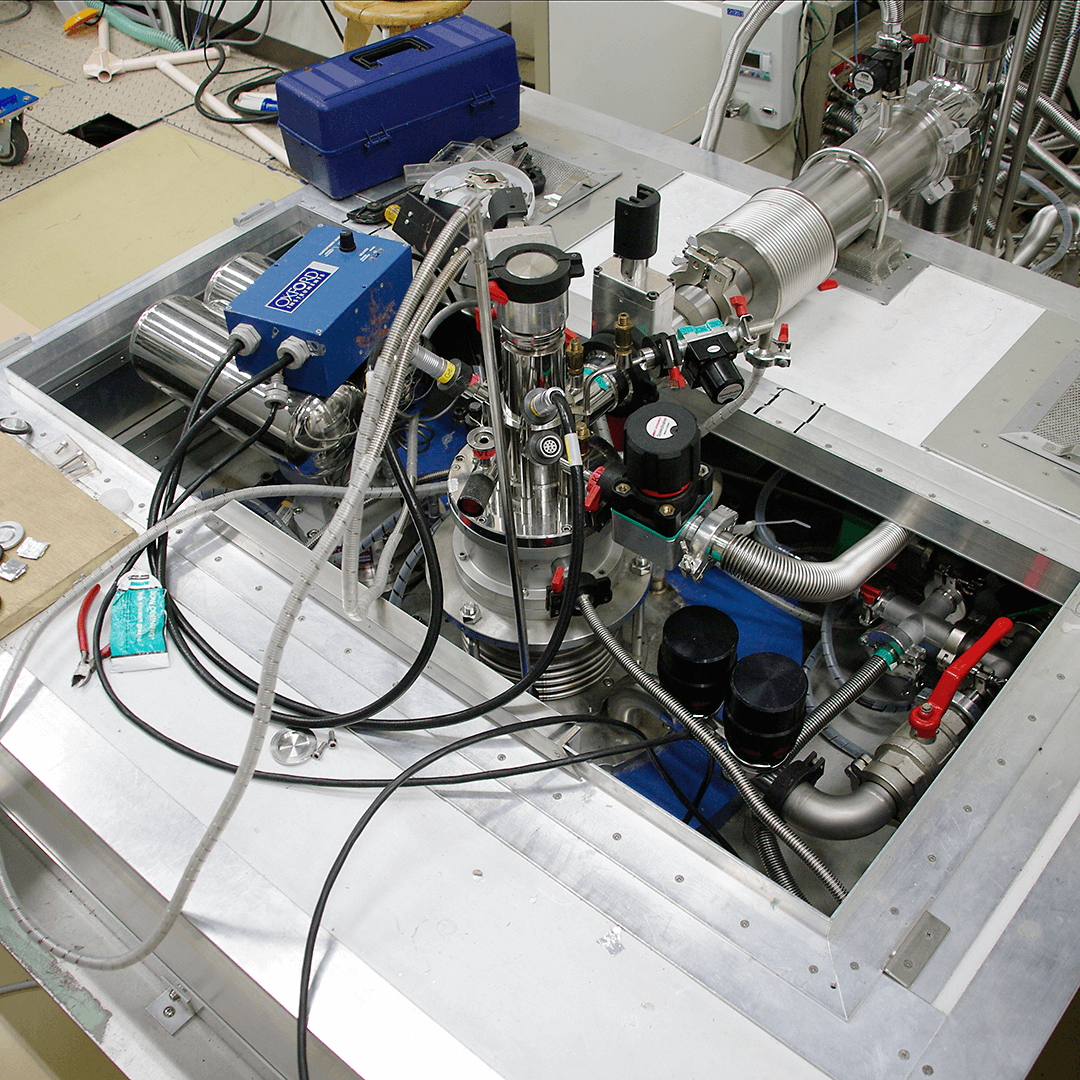 希釈冷凍機（低温測定実験室内）